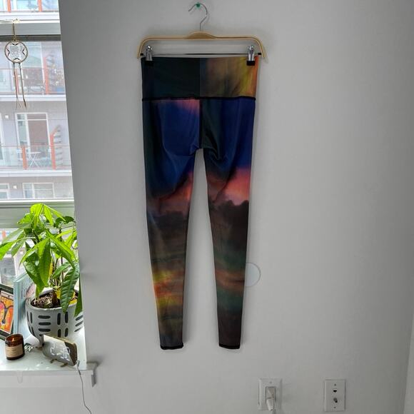 Teeki Hot Colorful Sunset Leggings Size Small - Picture 4 of 4